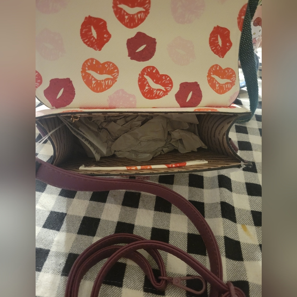 BRAND NEW WITH TAGS ALDO VALENTINES DAY SMALL SATCHEL. - Picture 2 of 4